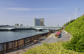 隅田川テラス（約1,570ｍ・徒歩20分）